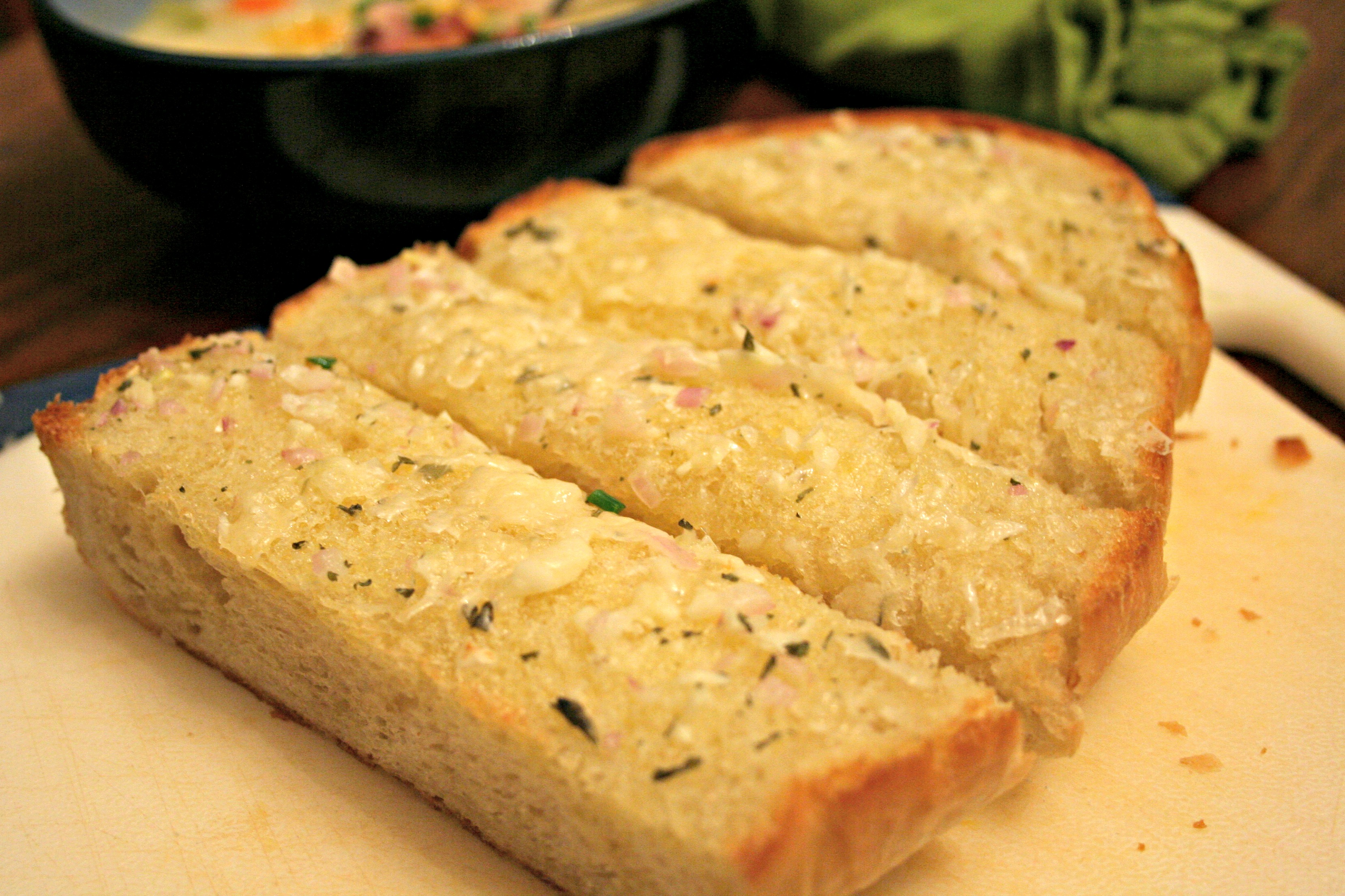 Parmesan Garlic Bread | Mom-Makes...
